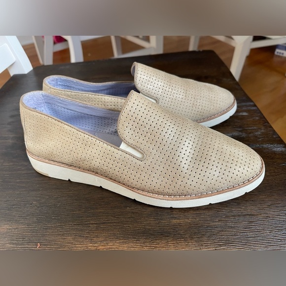 Johnston and Murphy perforated loafers - Picture 1 of 10